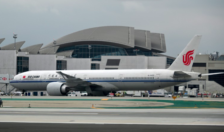 AFP/File / Daniel SLIMAir China and other Chinese carriers won't be flying to the US anymore